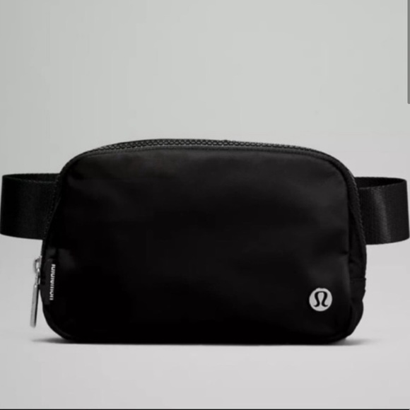 Lululemon Black Everywhere Belt Bag NWT - Picture 1 of 2